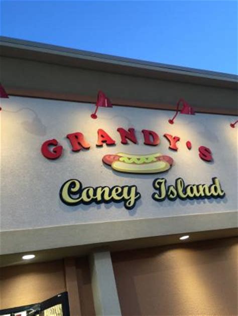 Grandy%27s coney island - Chicken Burrito $7.49 lettuce, tomato, grilled onions, sliced olives, shredded cheese, served with a side sour cream and salsa Super Nachos $7.49 cheese, ground beef, tomato, onion, green pepper, olives & jalapenos Chicken Nachos 1 review